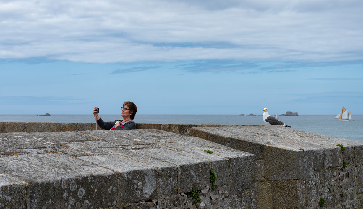 Autoportrait avec mouette à Saint Malo par le club de photographie de Lamorlaye